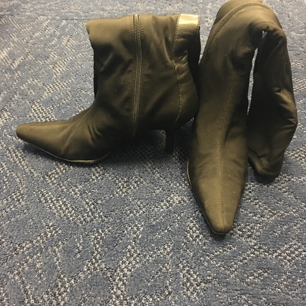 Black heeled boots